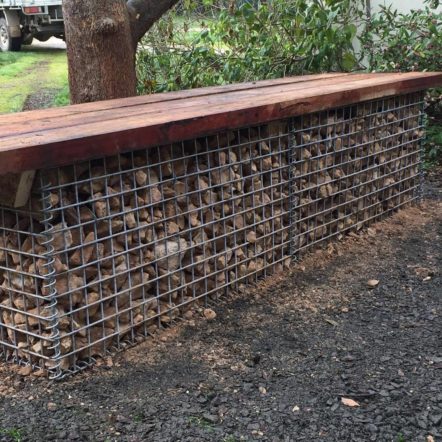 скамейка из габионов